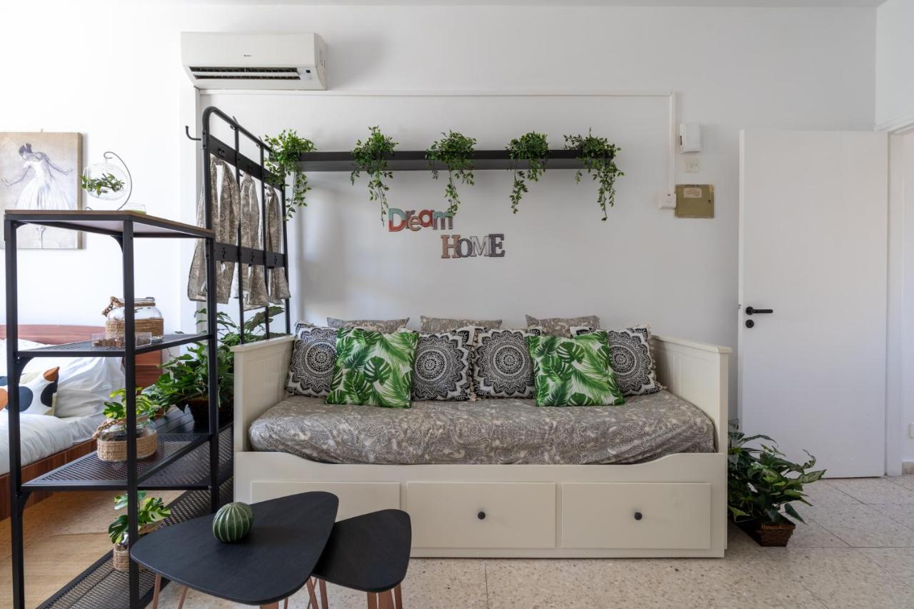 Oasis - Cozy Studio In Larnaca Buitenkant foto